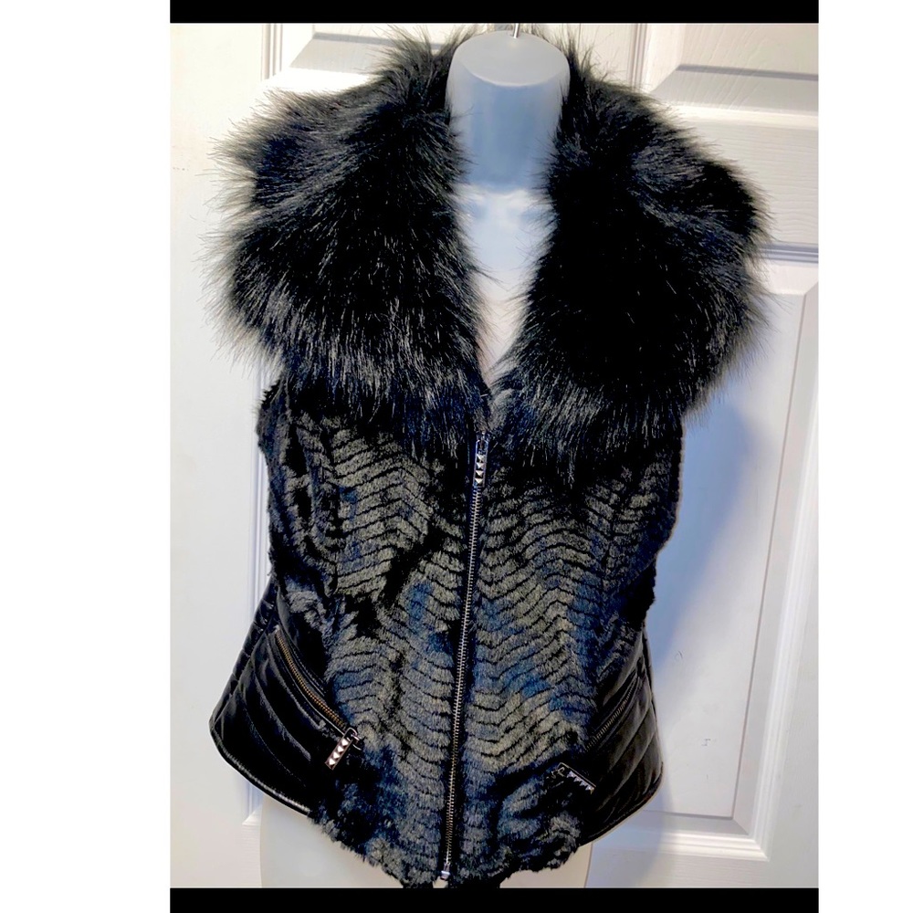 GUESS Womens Piper Faux Fur Vest